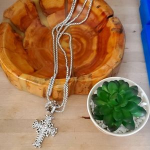 Real Collectibles Silver Tone Necklace